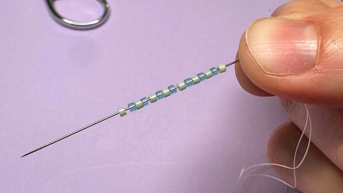 Porte-clé carré en peyote impair motif hippocampe : Etape 1