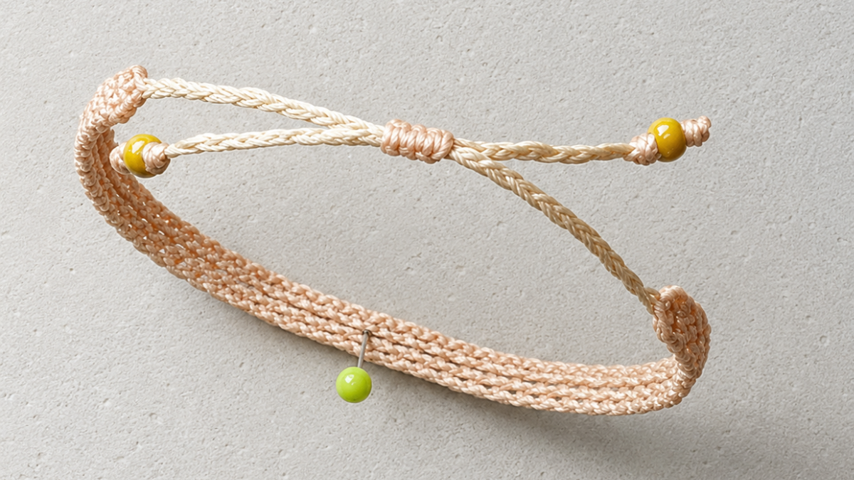 Bracelet en micro-macramé et breloques : Etape 21