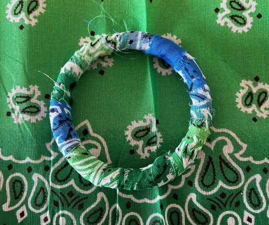 Bracelet jonc en bandana : Etape 4