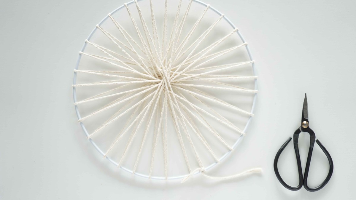 Tissage mural rond par Julie Robert : Etape 2