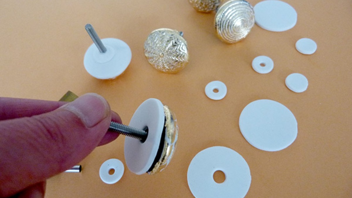 Porte bijoux poignées en pâte polymère Cernit et pochoir mandala : Etape 6 Porte bijoux poignées en pâte polymère Cernit et pochoir mandala : Etape 6