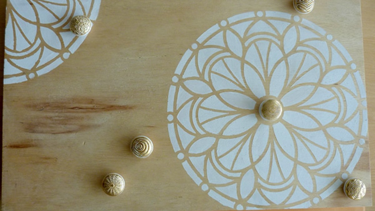 Porte bijoux poignées en pâte polymère Cernit et pochoir mandala : Etape 11 Porte bijoux poignées en pâte polymère Cernit et pochoir mandala : Etape 11