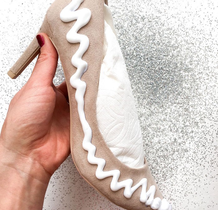 DIY Customisation de chaussures à talons avec des paillettes argent : Etape 1 DIY Customisation de chaussures à talons avec des paillettes argent : Etape 1