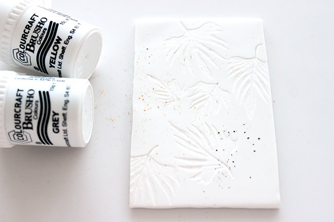 Marque-page en pâte Fimo et pigments Brusho : Etape 3