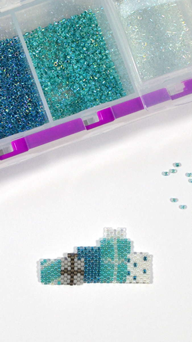 Schéma Motif jolis paquets cadeaux en tissage brick stitch avec des perles Miyuki ambiance Frozen Winter Schéma Motif jolis paquets cadeaux en tissage brick stitch avec des perles Miyuki ambiance Frozen Winter