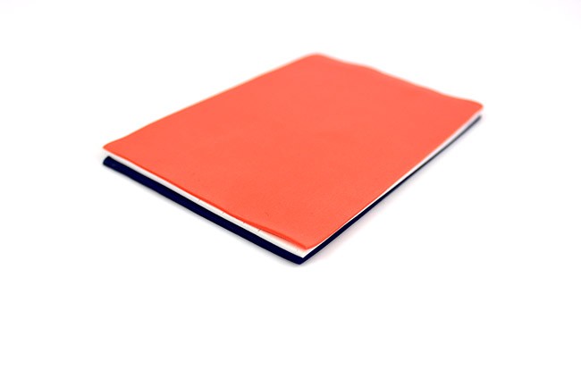 Parure plastron et boucles d'oreilles en Fimo couleur flamingo avec des cauris : Etape 2