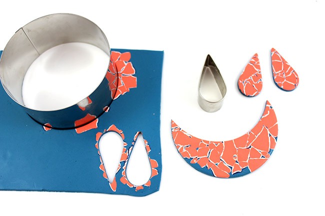 Parure plastron et boucles d'oreilles en Fimo couleur flamingo avec des cauris : Etape 5