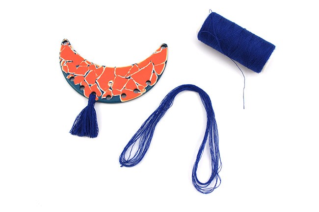 Parure plastron et boucles d'oreilles en Fimo couleur flamingo avec des cauris : Etape 8