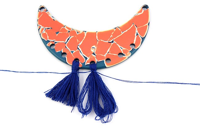 Parure plastron et boucles d'oreilles en Fimo couleur flamingo avec des cauris : Etape 9