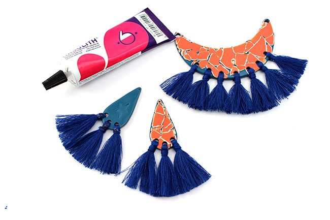 Parure plastron et boucles d'oreilles en Fimo couleur flamingo avec des cauris : Etape 11