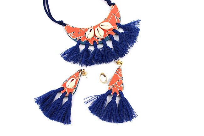 Parure plastron et boucles d'oreilles en Fimo couleur flamingo avec des cauris : Etape 14