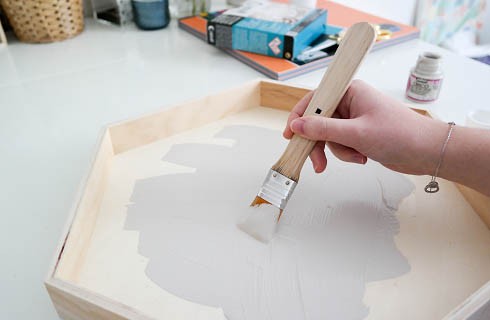 Créer un plateau terrazzo avec de la résine Pébéo : Etape 2