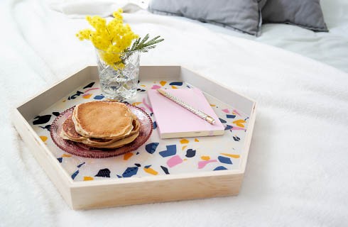 Créer un plateau terrazzo avec de la résine Pébéo : Etape 9