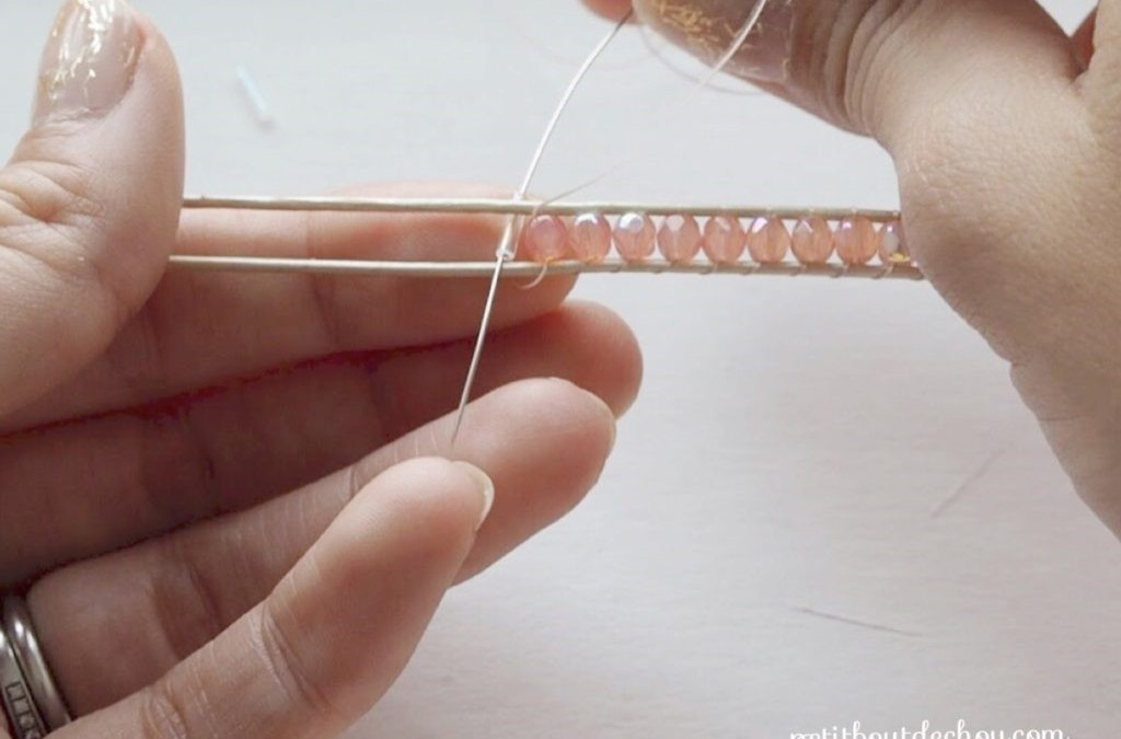 Bracelet wrap tendance avec Miyuki Quarter Tila, spike beads PureCrystal et Amos® par Puca® : Etape 5