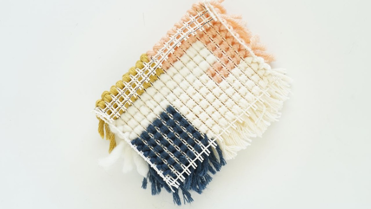 DIY facile : customisation d'une pochette au point noué par Julie Robert : Etape 10