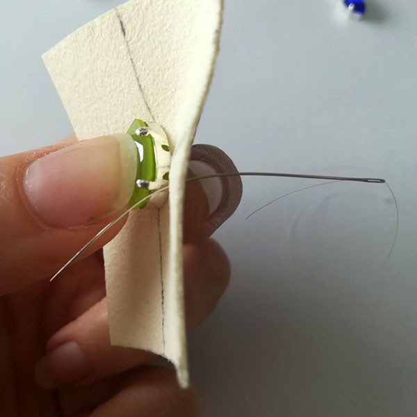 Boucles d'oreilles cabochons PureCrystal majestic blue, buttercup et lime : Etape 5