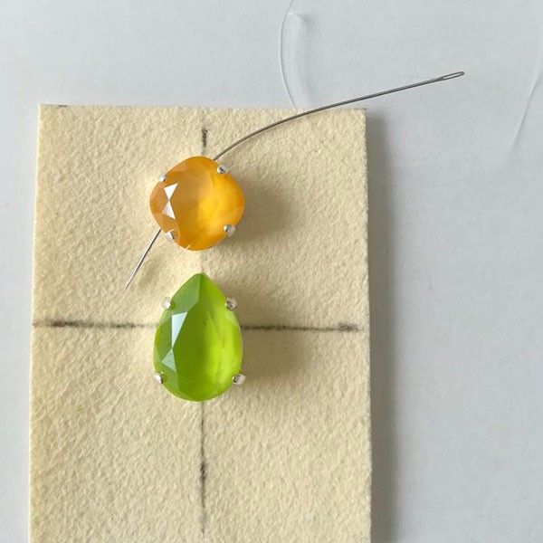 Boucles d'oreilles cabochons PureCrystal majestic blue, buttercup et lime : Etape 6