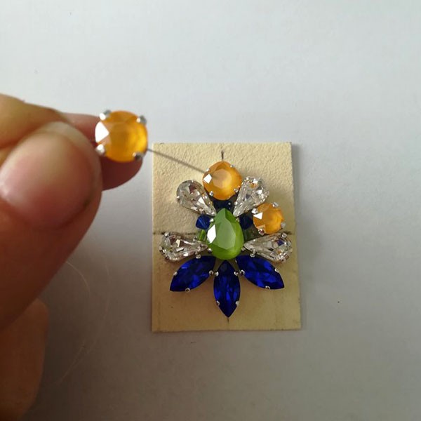 Boucles d'oreilles cabochons PureCrystal majestic blue, buttercup et lime : Etape 13