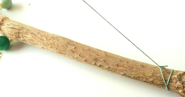 Décoration Mobile Mural bohème en pompons : Etape 7