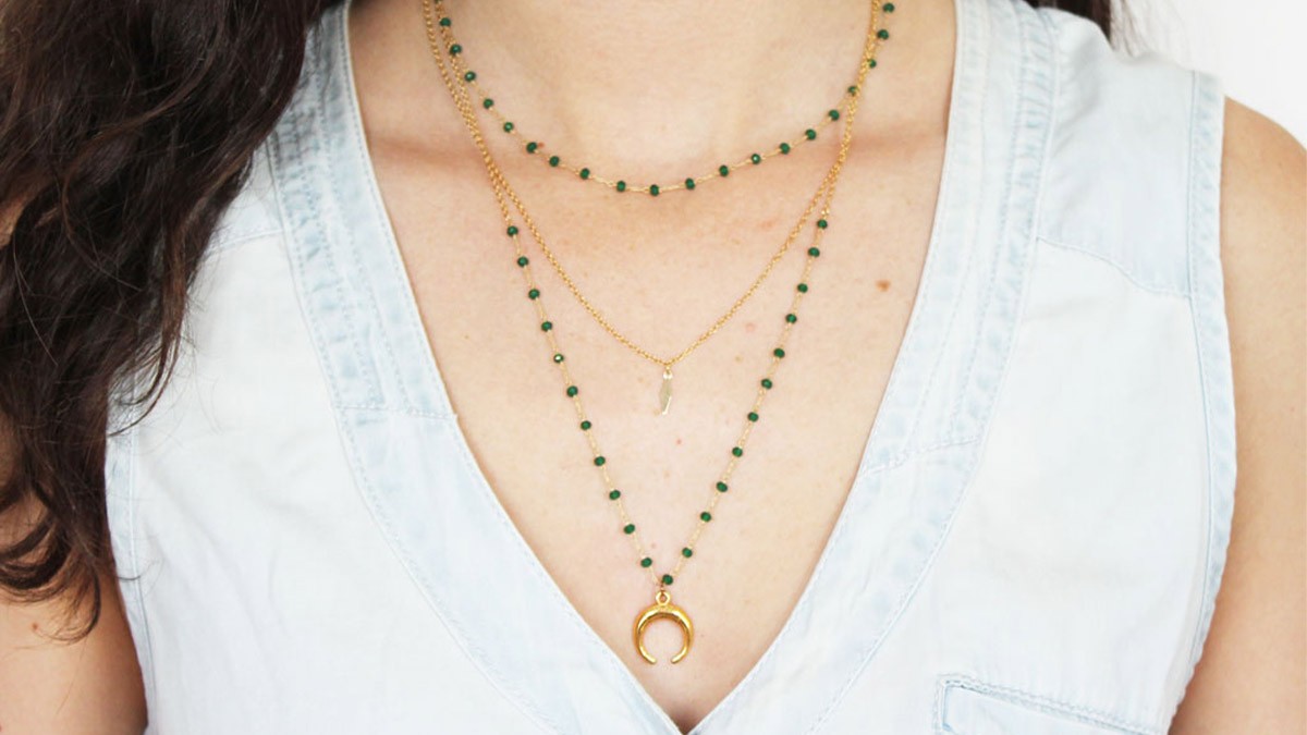 DIY bijoux Collier multirang fantaisie avec une chaîne perlée et un pendentif corne