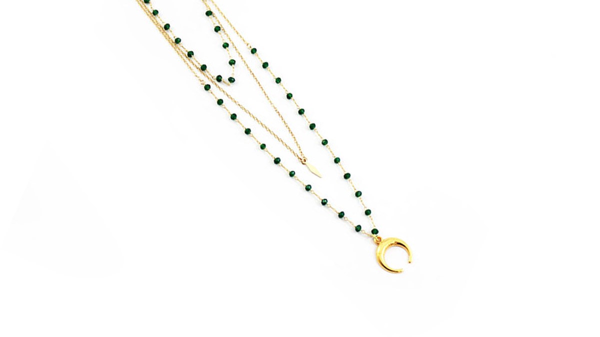 Schéma DIY bijoux Collier multirang fantaisie avec une chaîne perlée et un pendentif corne