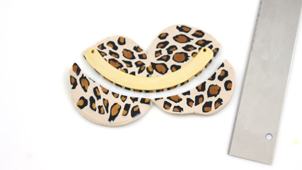 Parure de bijoux fantaisie Fimo motif cane léopard : Etape 11