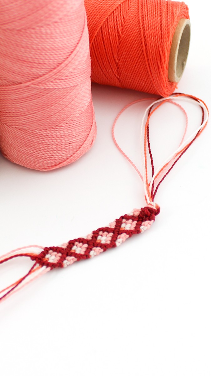 Schéma Bracelet Brésilien modèle losange 4 couleurs