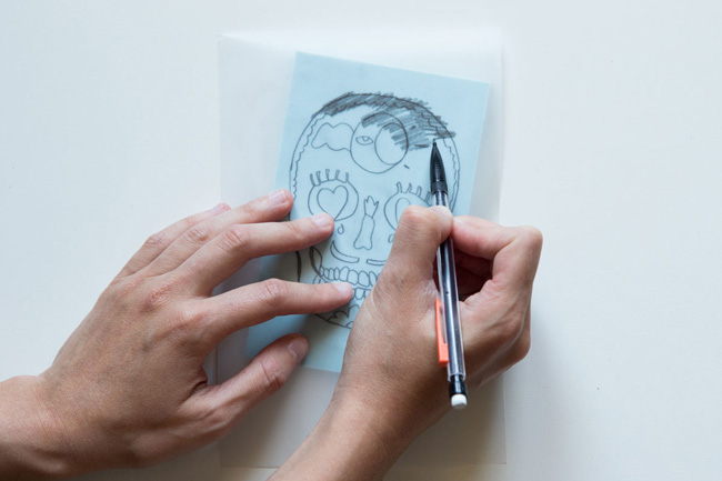 DIY Carte postale tête de mort calavera mexicana avec tampon en caoutchouc sculpté soi-même : Etape 2