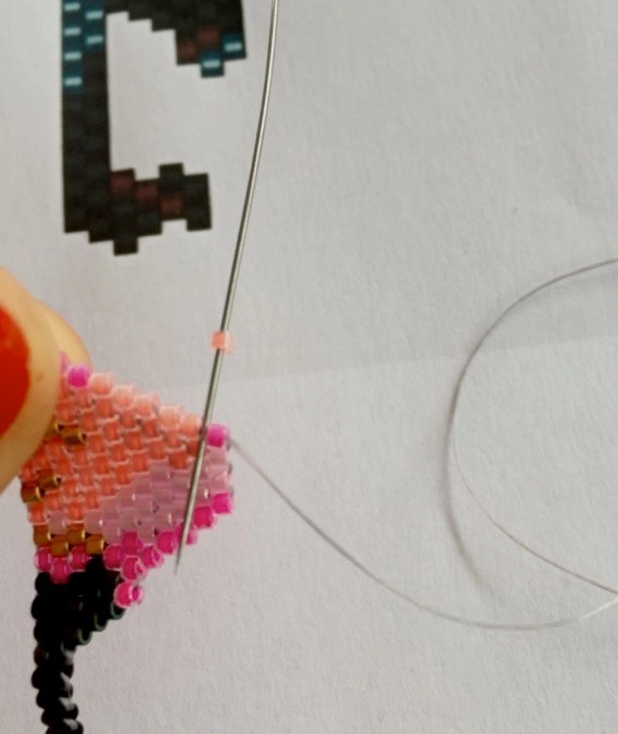 Tissage de perles motif flamant rose en Miyuki Delica : Etape 5