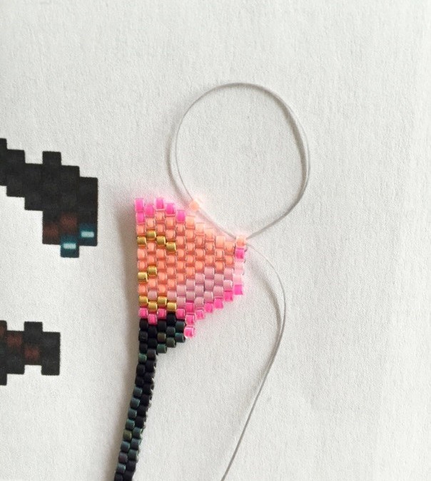 Tissage de perles motif flamant rose en Miyuki Delica : Etape 8