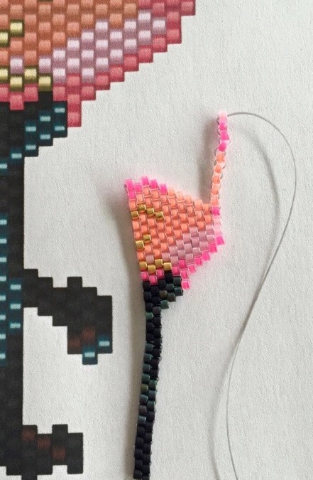 Tissage de perles motif flamant rose en Miyuki Delica : Etape 12