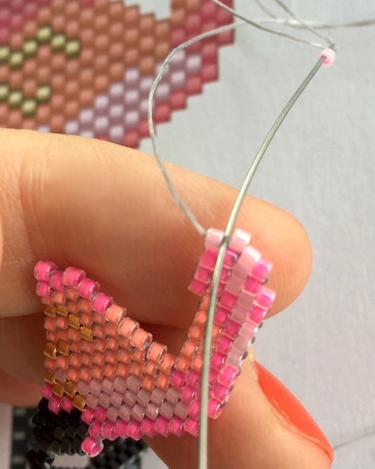Tissage de perles motif flamant rose en Miyuki Delica : Etape 15