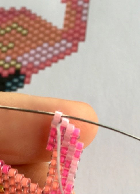 Tissage de perles motif flamant rose en Miyuki Delica : Etape 17