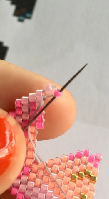 Tissage de perles motif flamant rose en Miyuki Delica : Etape 19