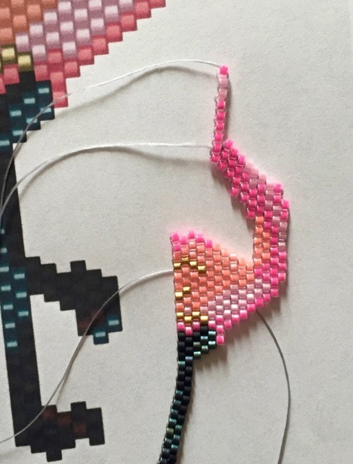 Tissage de perles motif flamant rose en Miyuki Delica : Etape 21