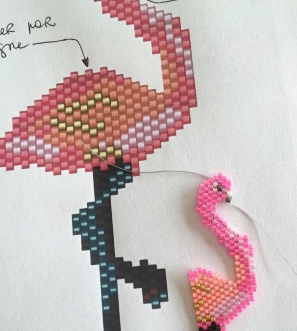 Tissage de perles motif flamant rose en Miyuki Delica : Etape 22