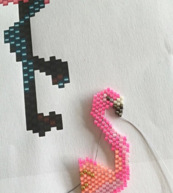 Tissage de perles motif flamant rose en Miyuki Delica : Etape 26