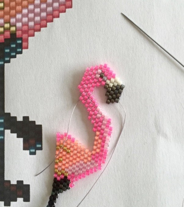 Tissage de perles motif flamant rose en Miyuki Delica : Etape 27