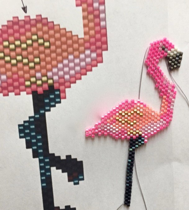 Tissage de perles motif flamant rose en Miyuki Delica : Etape 28