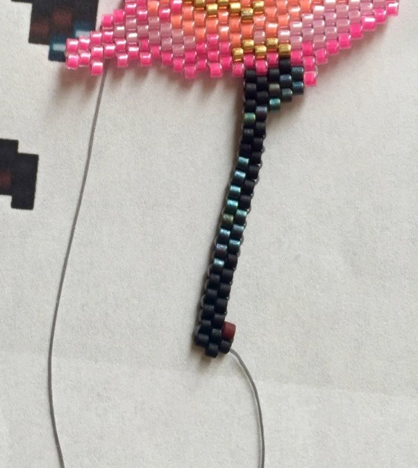 Tissage de perles motif flamant rose en Miyuki Delica : Etape 29