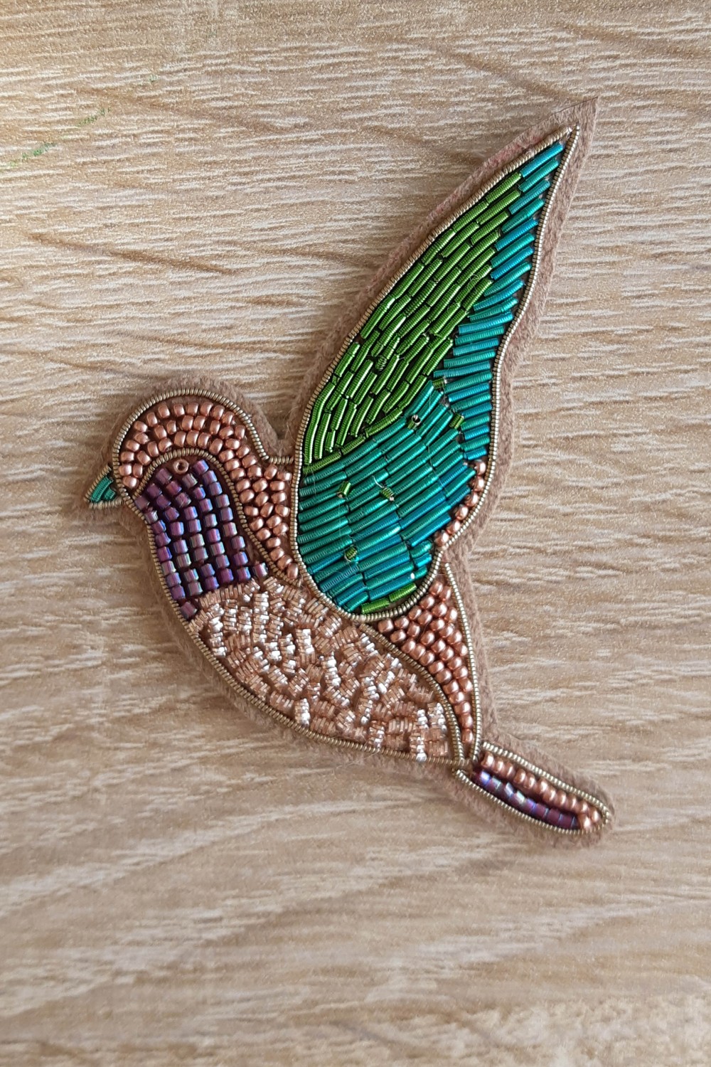 Schéma DIY Broche oiseau en broderie d'or avec cannetille et jaseron par Dame Moustache Schéma DIY Broche oiseau en broderie d'or avec cannetille et jaseron par Dame Moustache