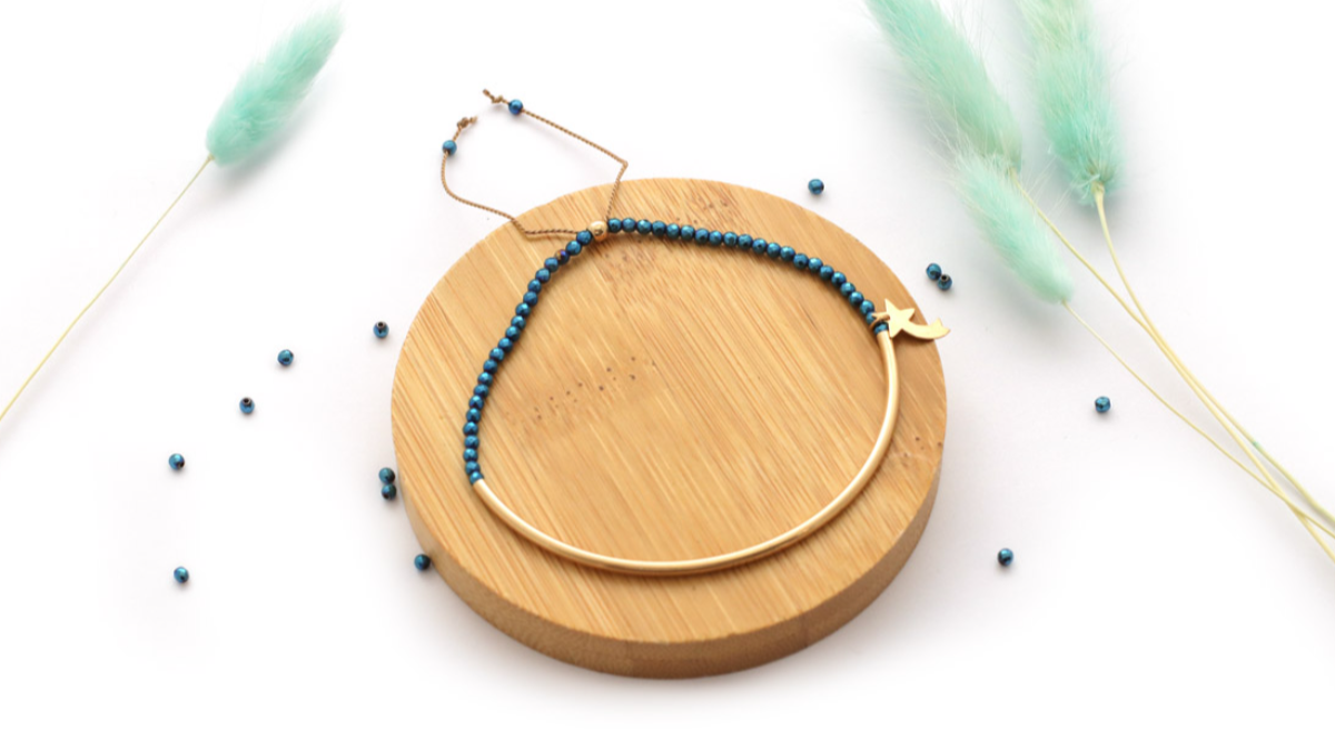 Bracelet demi jonc gold filled (or laminé) et perles bleues imitation hématite