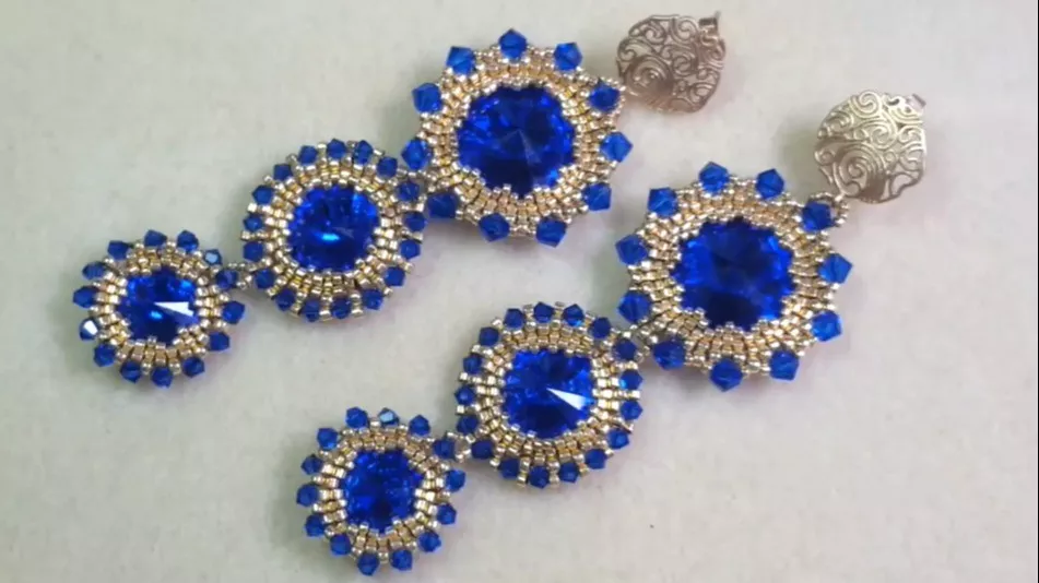 Schéma DIY boucles d'oreilles avec des cabochons Swarovski