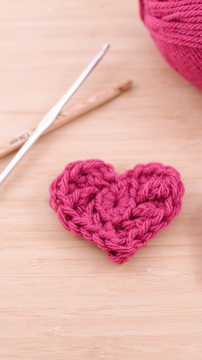 Schéma DIY Saint Valentin - Cœur en laine au crochet