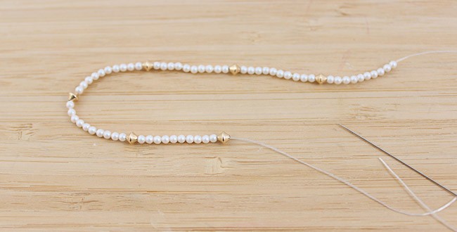 Bracelet élastique Kaléidoscope Square Ocean DeLite et perles nacrées PureCrystal : Etape 1