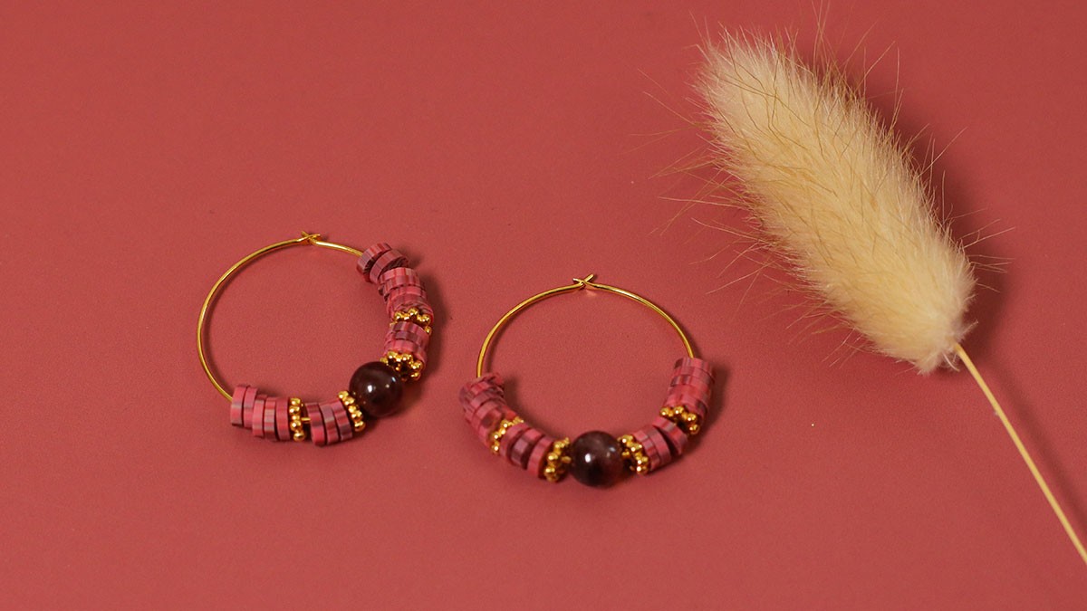 Schéma Mini Créoles avec rondelles Heishi dalmatien et pierre Onyx mat